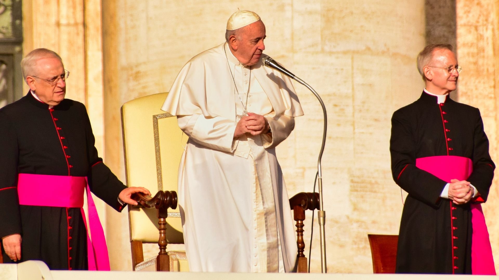 papa-francisco-pide-que-los-ricos-compartan-sus-bienes-y-paguen-mas-impuestos