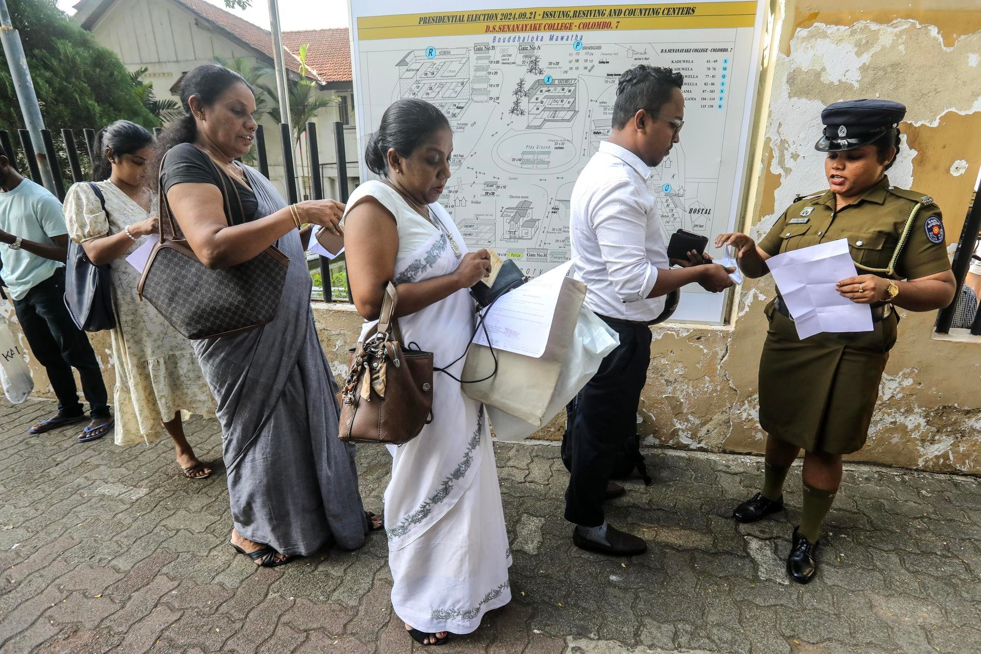 los-centros-de-votacion-cierran-en-sri-lanka-tras-una-jornada-electoral-sin-incidentes