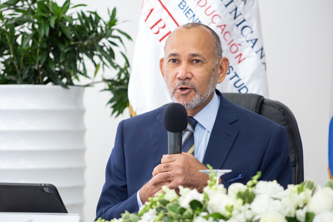director-de-inabie-dice-que-triturara-utiles-escolares-de-mas-de-rd$100-millones