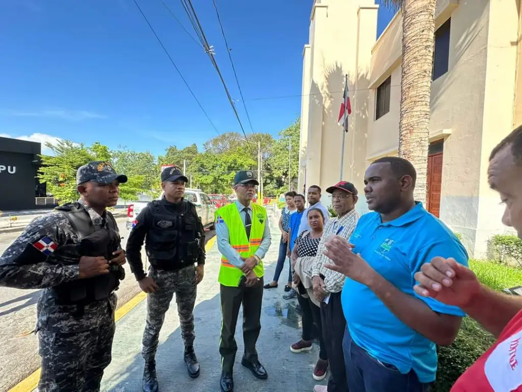 neiba:-realizan-operativo-de-retiro-de-carretones-y-lavaderos-de-espacios-publicos.