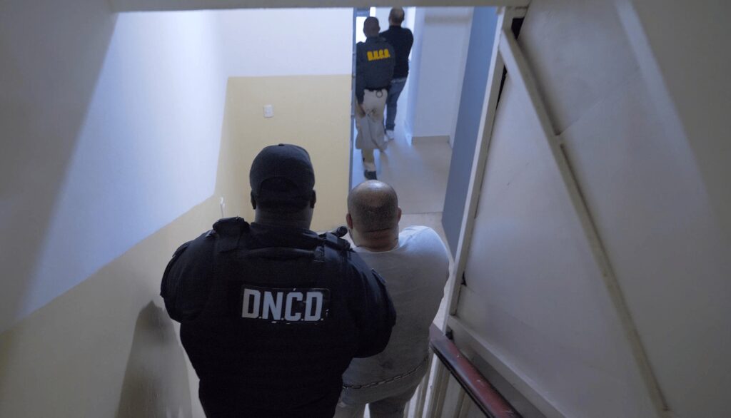 rd-extradita-dos-dominicanos-a-eeuu.-por-fraude-electronico-y-homicidio-vehicular