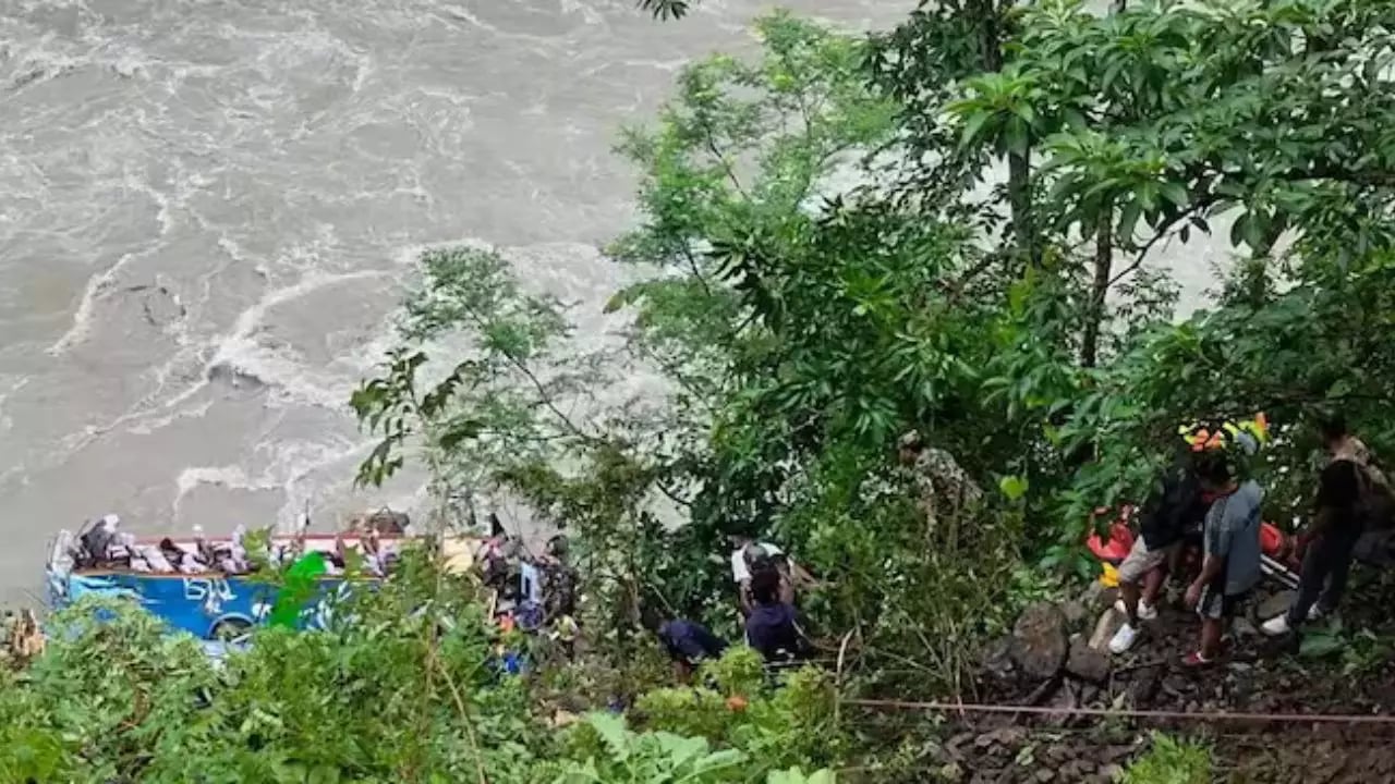 al-menos-28-muertos-y-19-heridos-en-etiopia-al-caer-un-autobus-a-un-rio