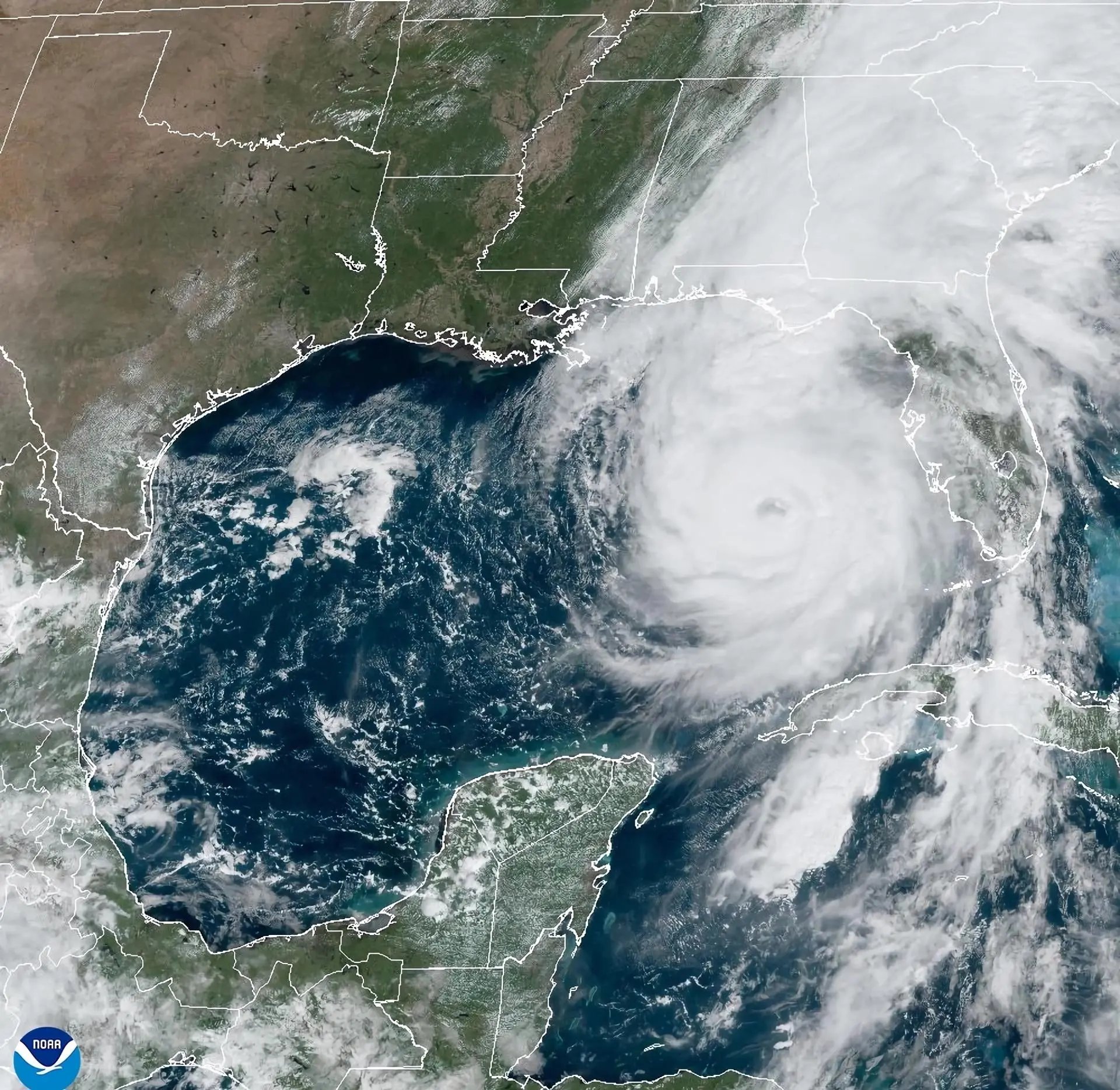 el-huracan-helene-se-fortalece-a-categoria-3-en-su-ruta-a-florida-(eeuu)