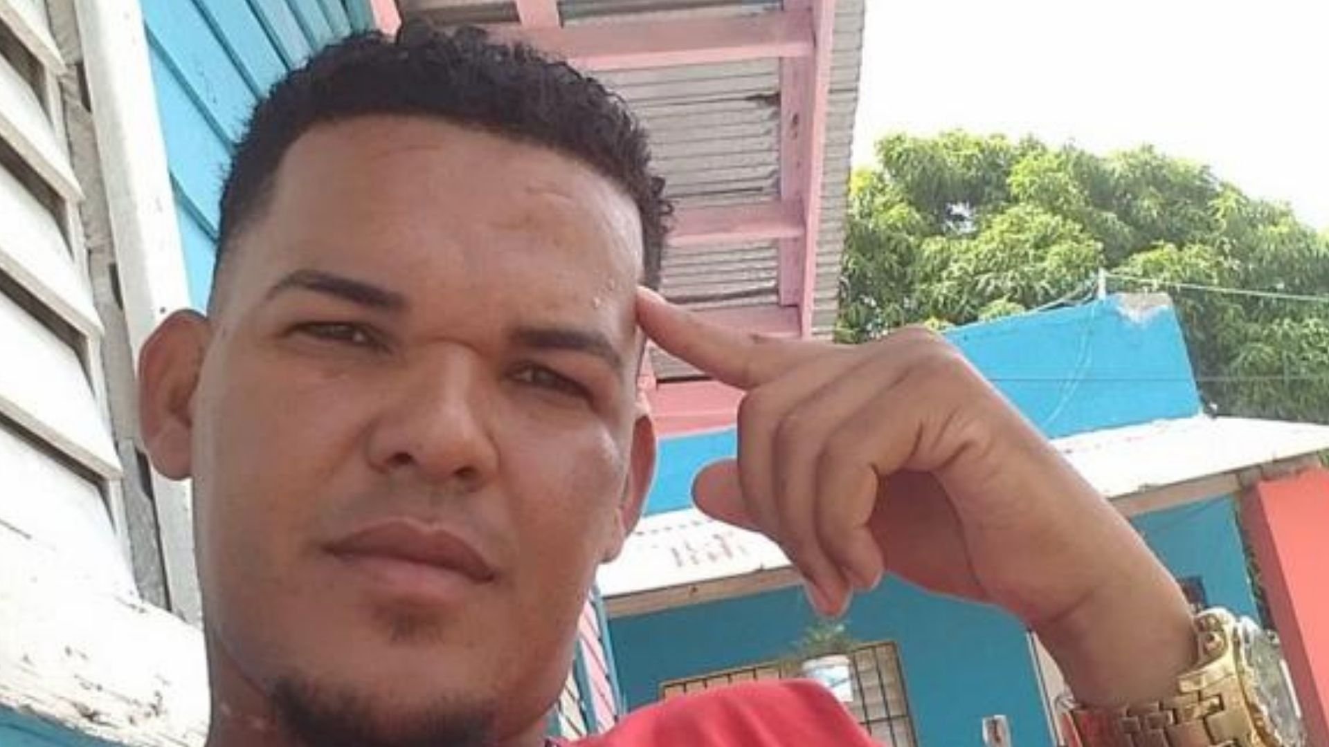hombre-que-mato-a-expareja-se-escondio-en-patio-de-la-casa-de-la-victima-y-la-apunalo
