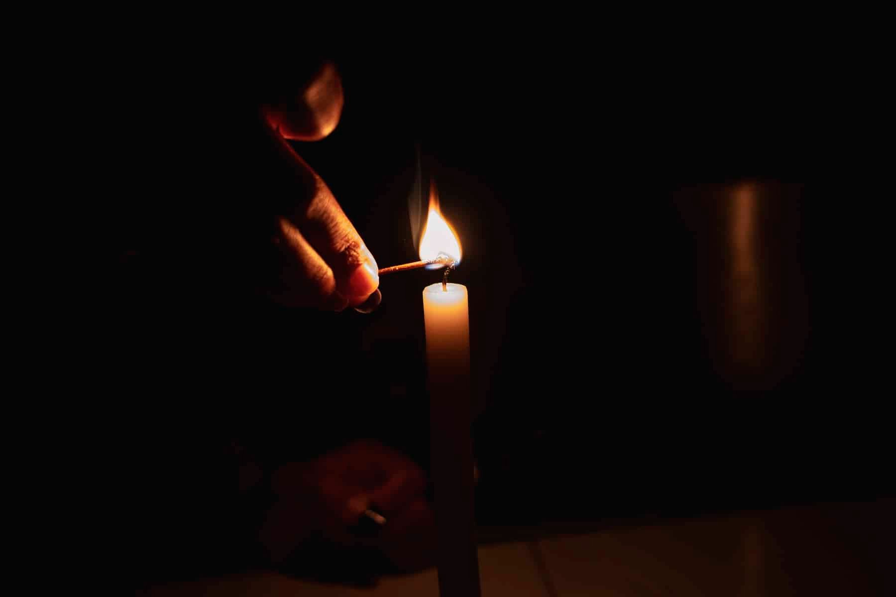 residentes-en-colinas-del-rio-en-sdn-denuncian-apagones-por-10-y-16-horas
