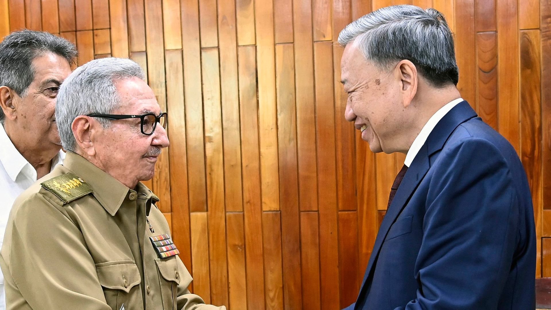 raul-castro-reaparece-en-publico-tras-rumores-sobre-su-muerte