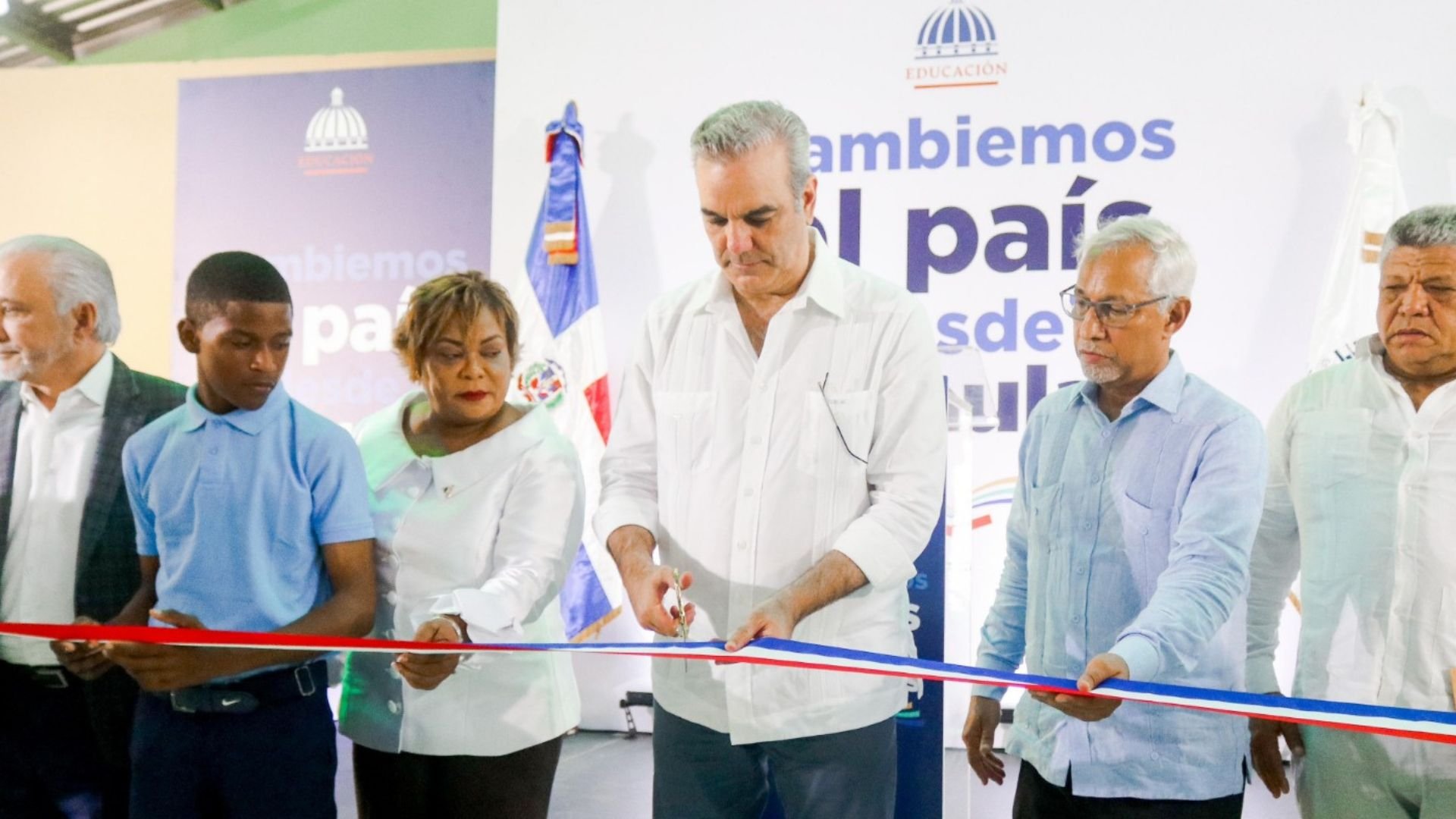 presidente-abinader-inaugura-dos-escuelas-en-santo-domingo-norte