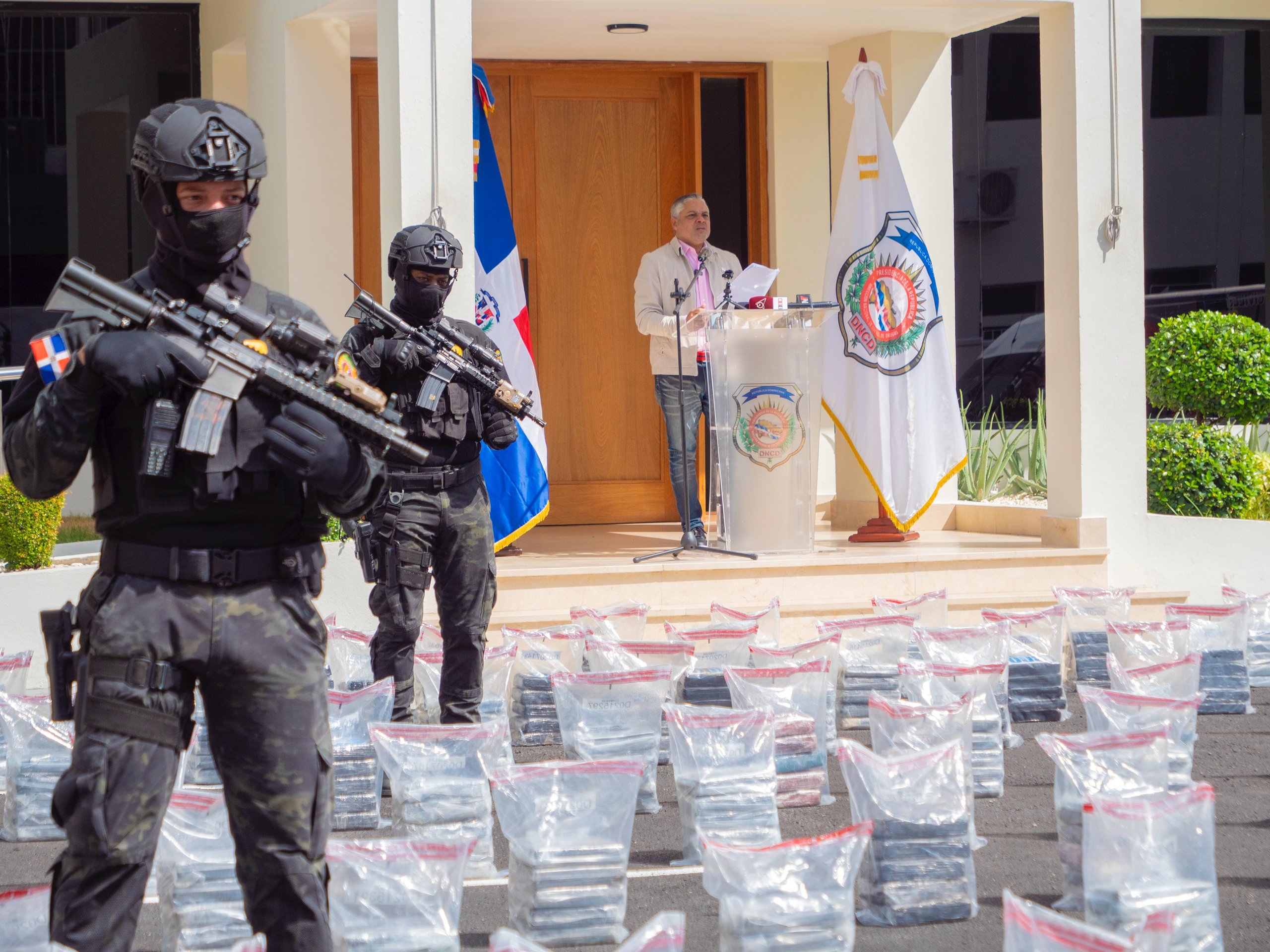 intervienen-mas-de-1.3-toneladas-presumiblemente-cocaina-en-puerto-caucedo
