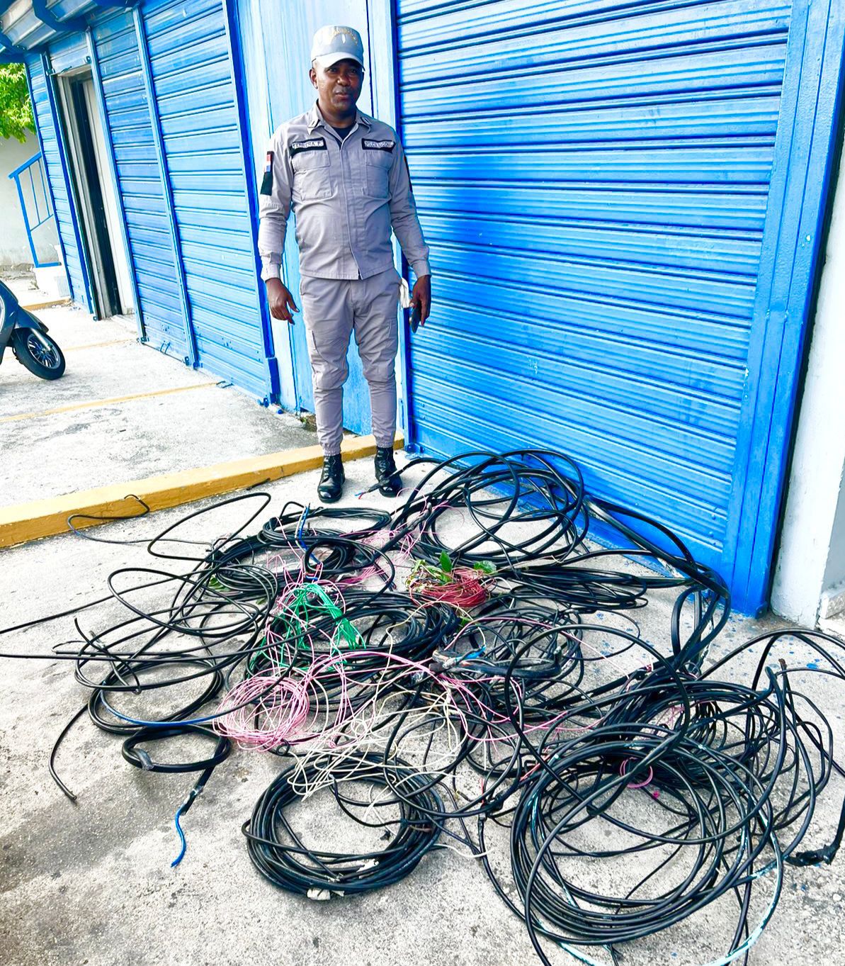 edesur-tambien-desmantela-conexiones-ilegales-en-barahona