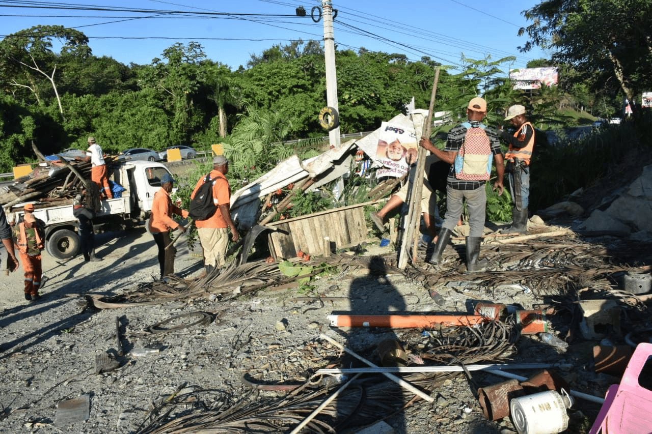 mopc-desmantela-casetas-provocan-accidentes-en-la-autopista-duarte