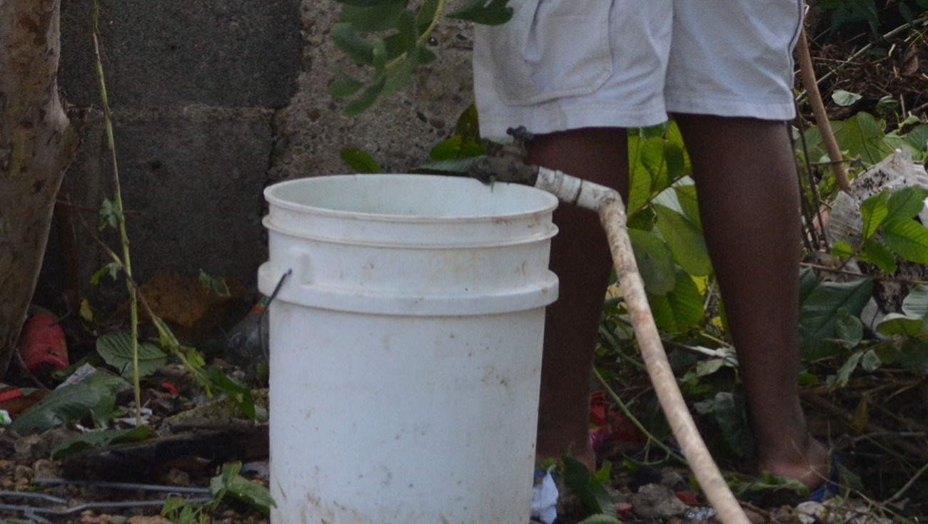 falta-de-agua-potable-lleva-a-ciudadano-a-empenar-su-tarjeta-superate-para-adquirir-el-liquido