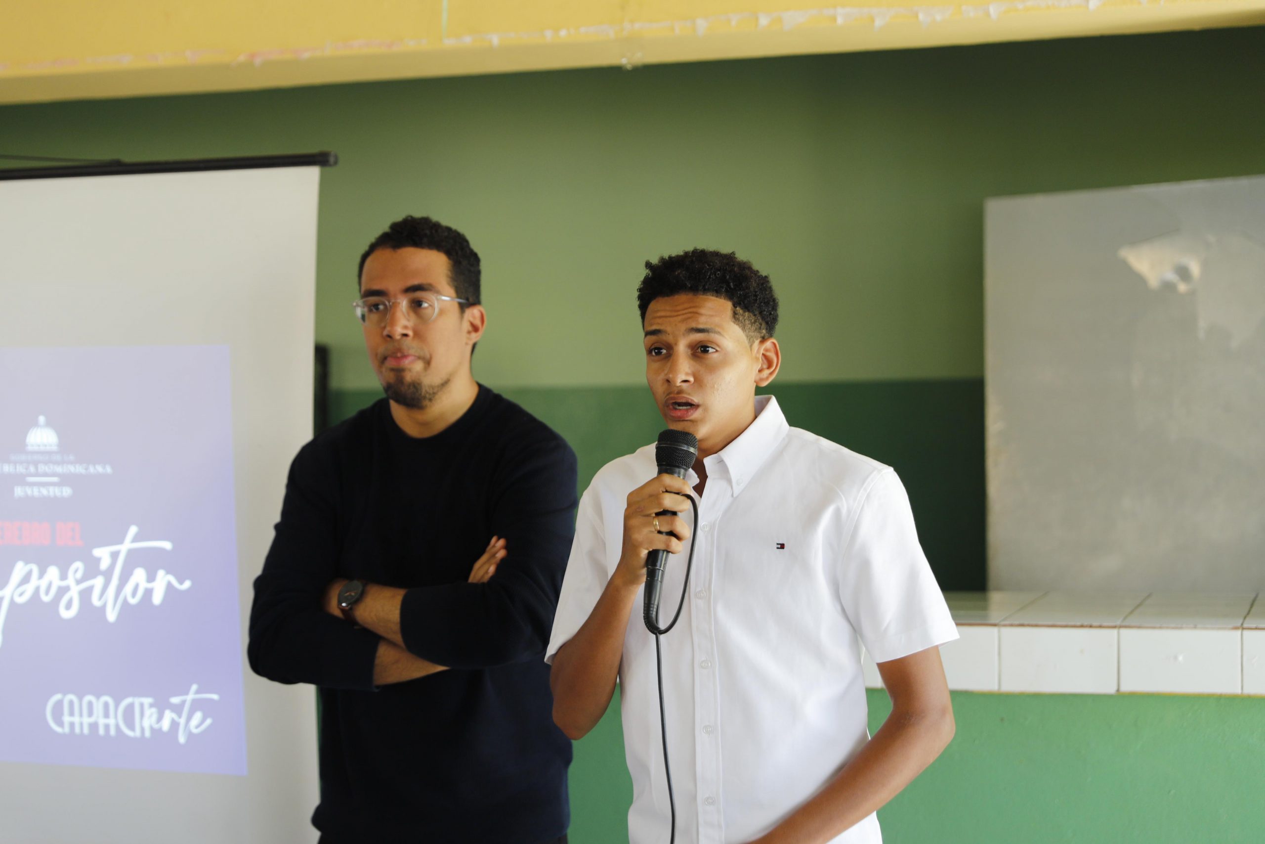 ministerio-evalua-jovenes-que-participaran-en-el-premio-nacional-de-la-juventud.