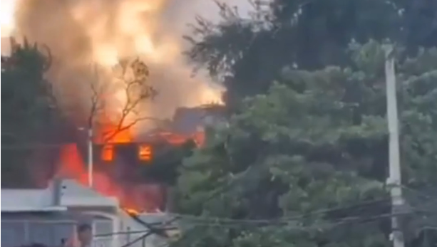 incendio-destruye-seis-viviendas-en-el-sector-los-platanitos-en-santiago