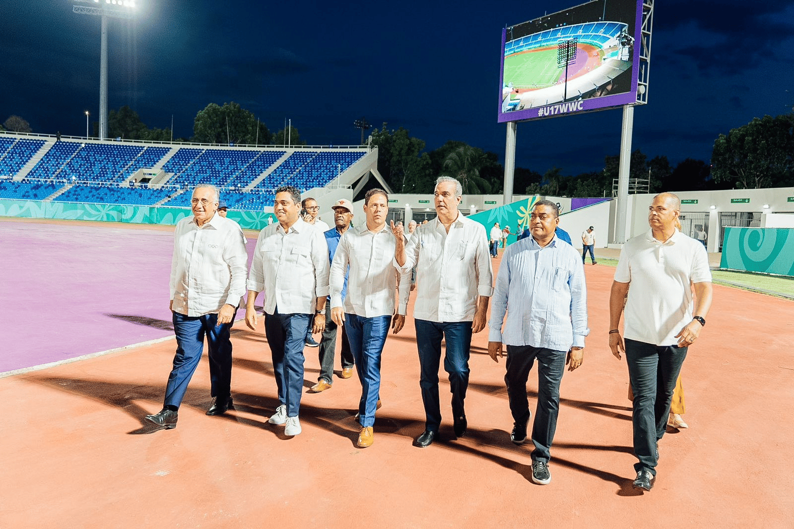 entregan-primera-etapa-de-remodelacion-del-estadio-olimpico-felix-sanchez