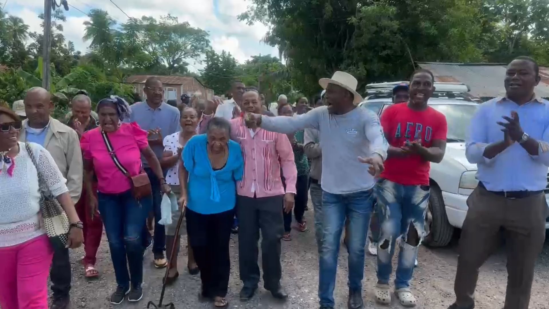 ciudadanos-exigen-terminacion-de-carretera-chirino-la-ceiba
