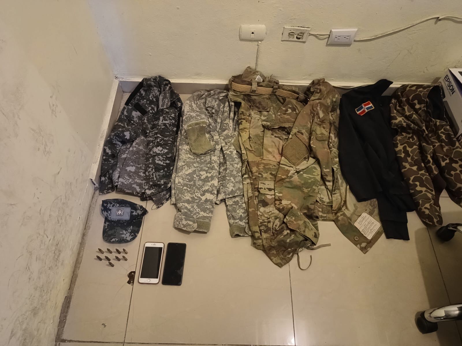 apresan-hombre-y-una-mujer-con-pertrechos-militares-en-villa-espana