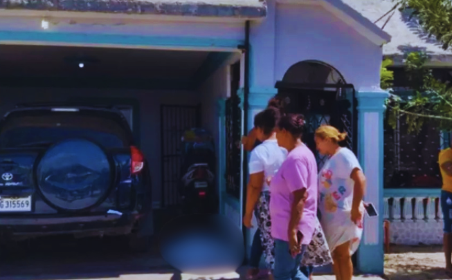 mujer-mata-hijo-mientras-daba-reversa-en-su-vehiculo