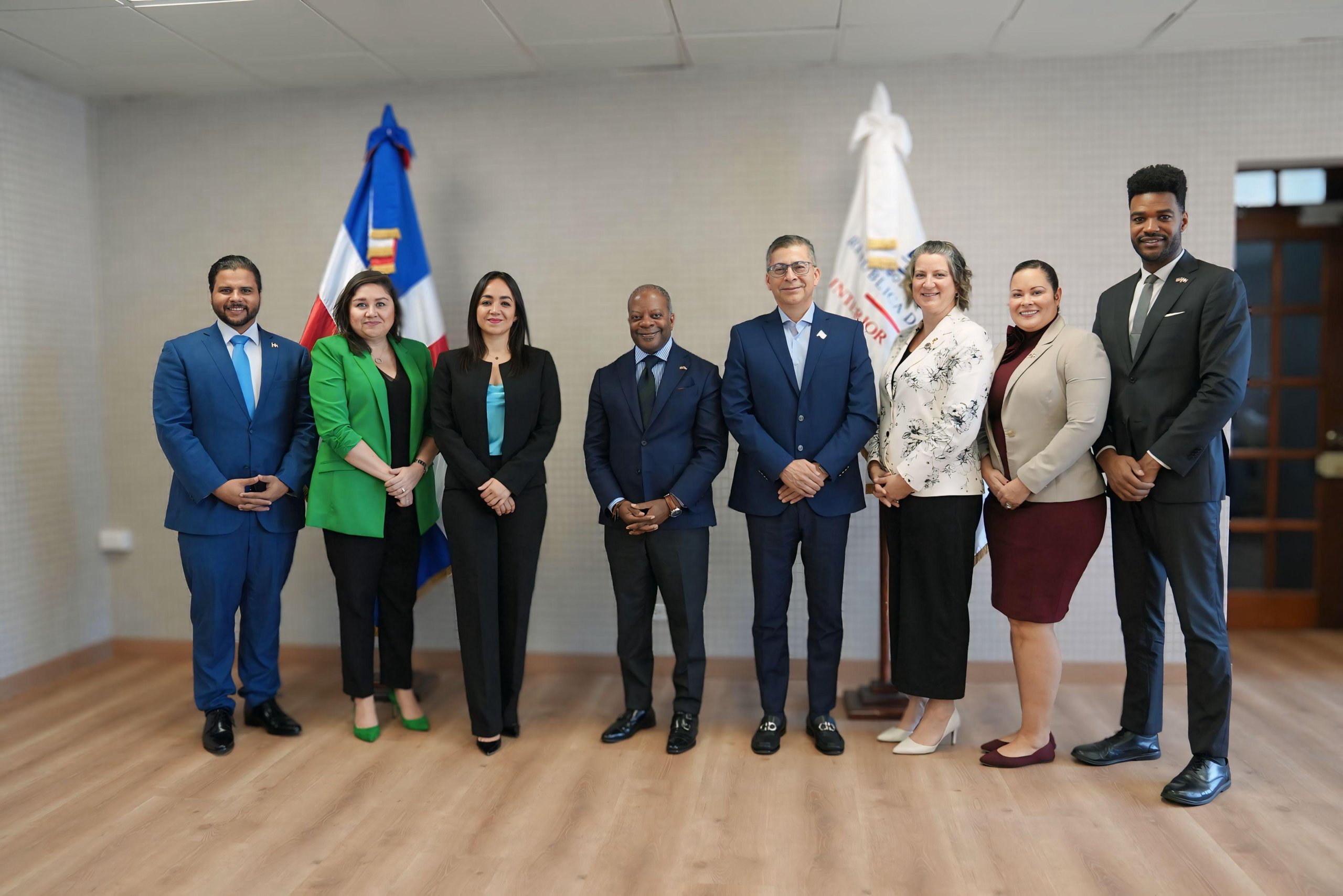 ministra-de-interior-y-policia-recibe-subsecretario-adjunto-de-inl