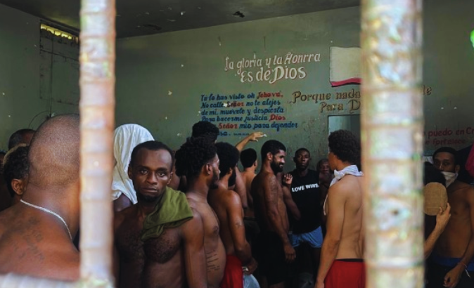 denuncian-violaciones-de-derechos-y-hacinamiento-extremo-en-celdas-en-dajabon