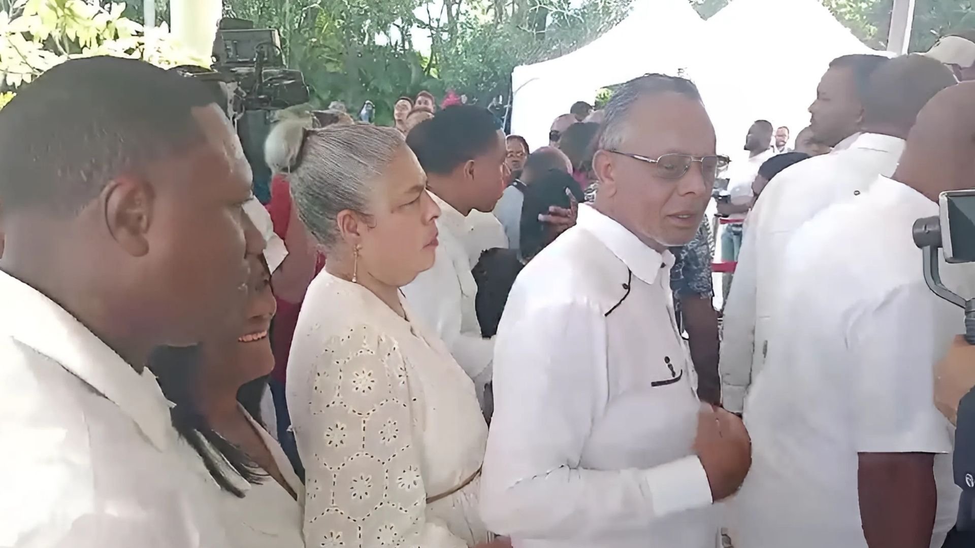 video:-decenas-de-personas-esperan-abinader-para-inauguracion-de-obras-en-puerto-plata