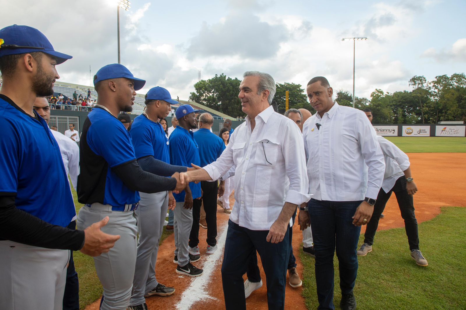 abinader-entrega-remozado-estadio-jose-briceno