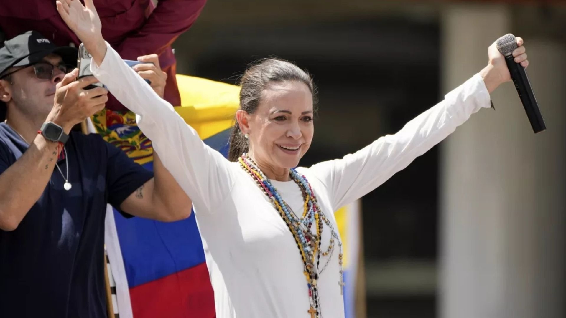 machado-pide-a-la-fuerza-armada-no-«avalar»-a-«un-regimen-que-va-de-salida»
