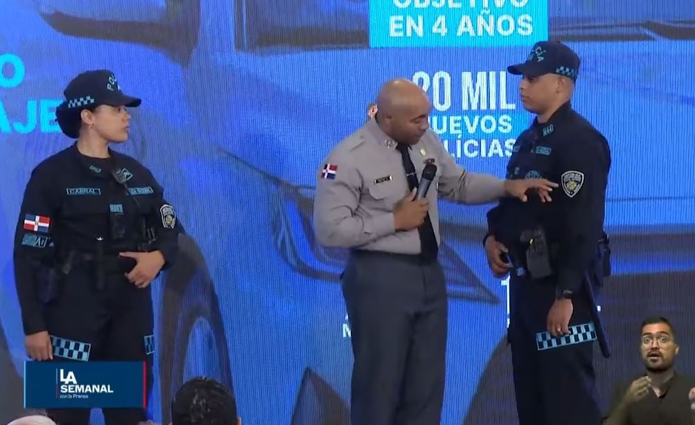 nuevo-uniforme-de-la-policia-tendra-integrado-camara-y-codigo-qr