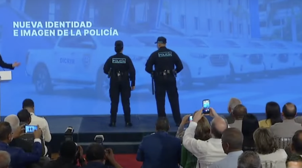 presentan-nuevos-uniformes-de-la-pn-basados-en-estudios-de-profesionales-de-otros-paises-que-se-usaran-en-el-2025