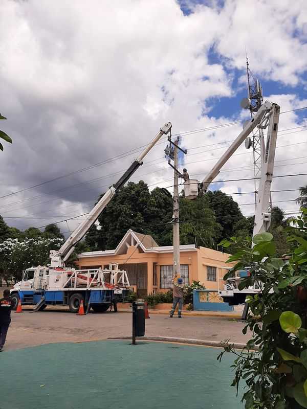 alcalde-de-postrer-rio-saluda-a-edesur-por-la-instalacion-de-potenciador-electrico-en-el-municipio
