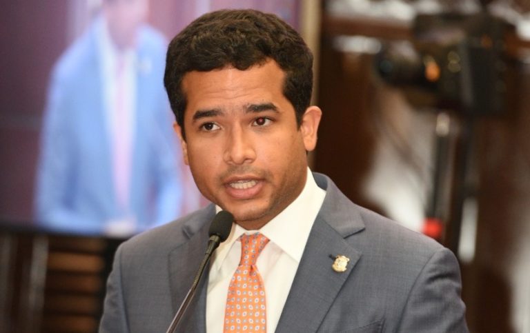 omar-fernandez-cuestiona-vivienda-sea-vista-como-un-lujo-en-reforma-fiscal