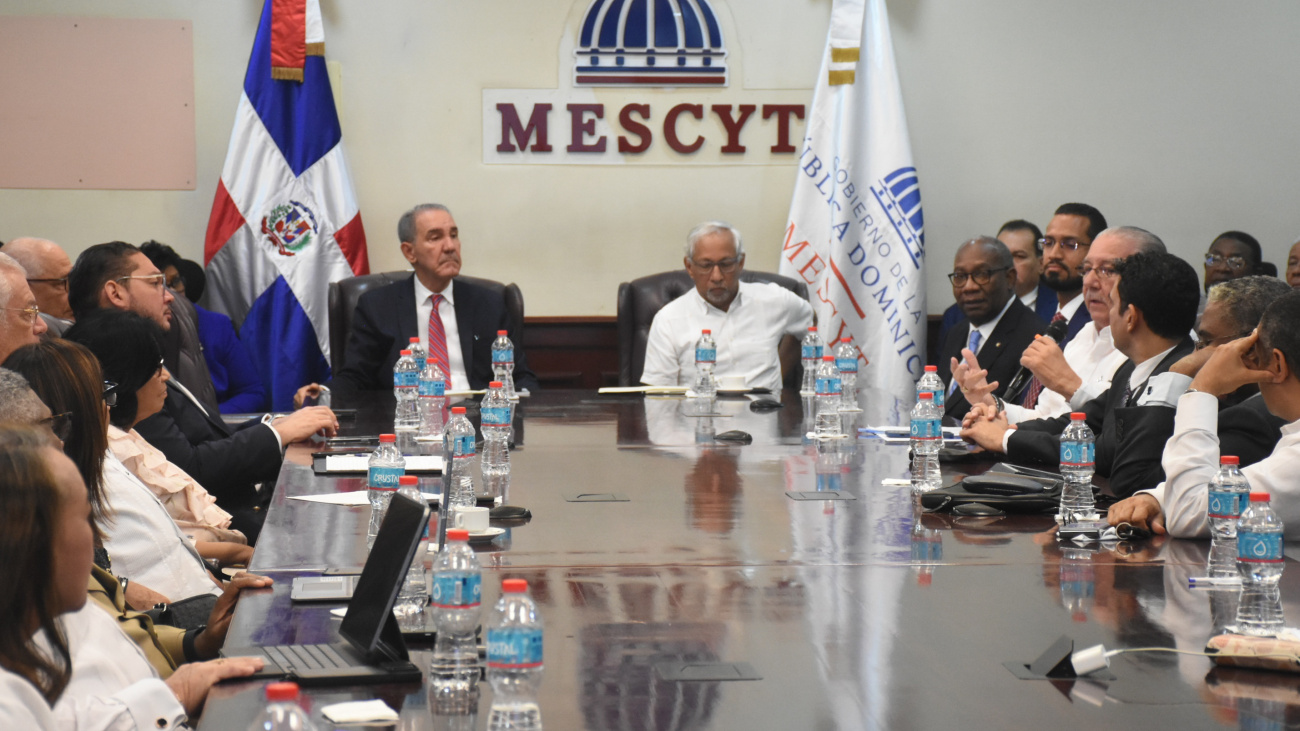 mescyt-y-minerd-abordan-proceso-de-fusion-junto-con-rectores-universitarios