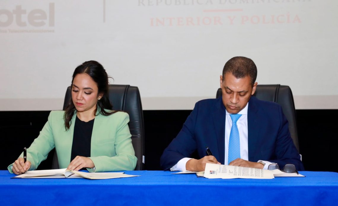 indotel-e-interior-y-policia-firman-acuerdo-para-conectividad-en-destacamentos