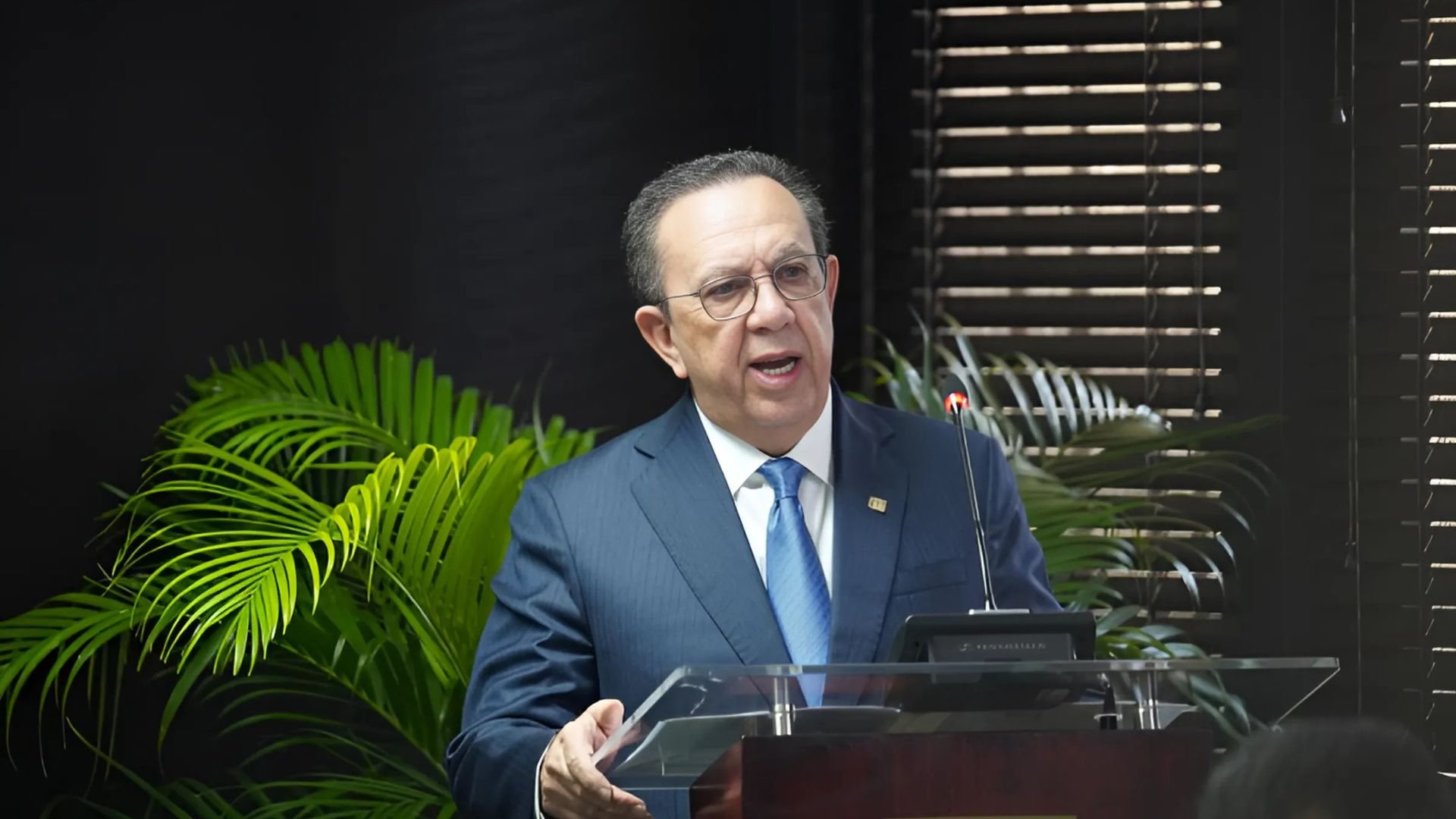 gobernador-del-banco-central-declara-que-rd-va-por-el-“camino-correcto”