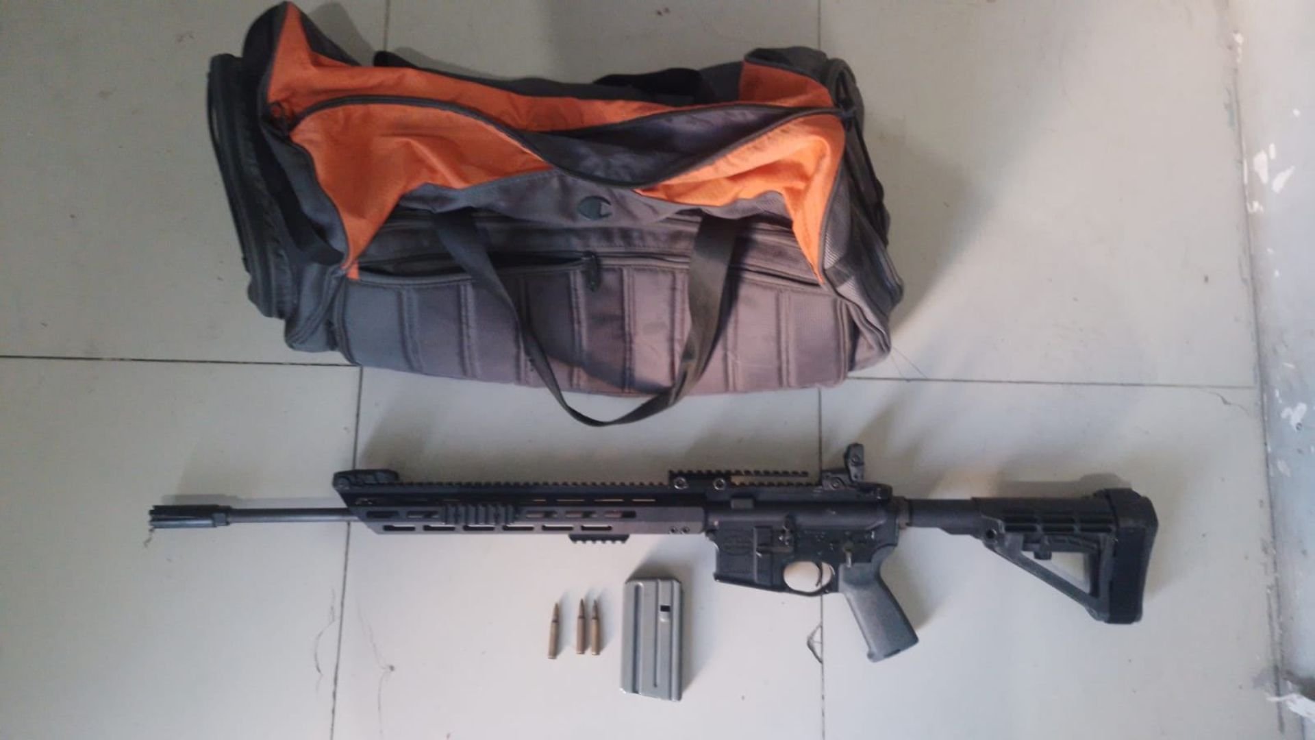 ocupan-fusil-en-residencia-vinculada-a-sospechoso-de-venta-de-armas-en-bani