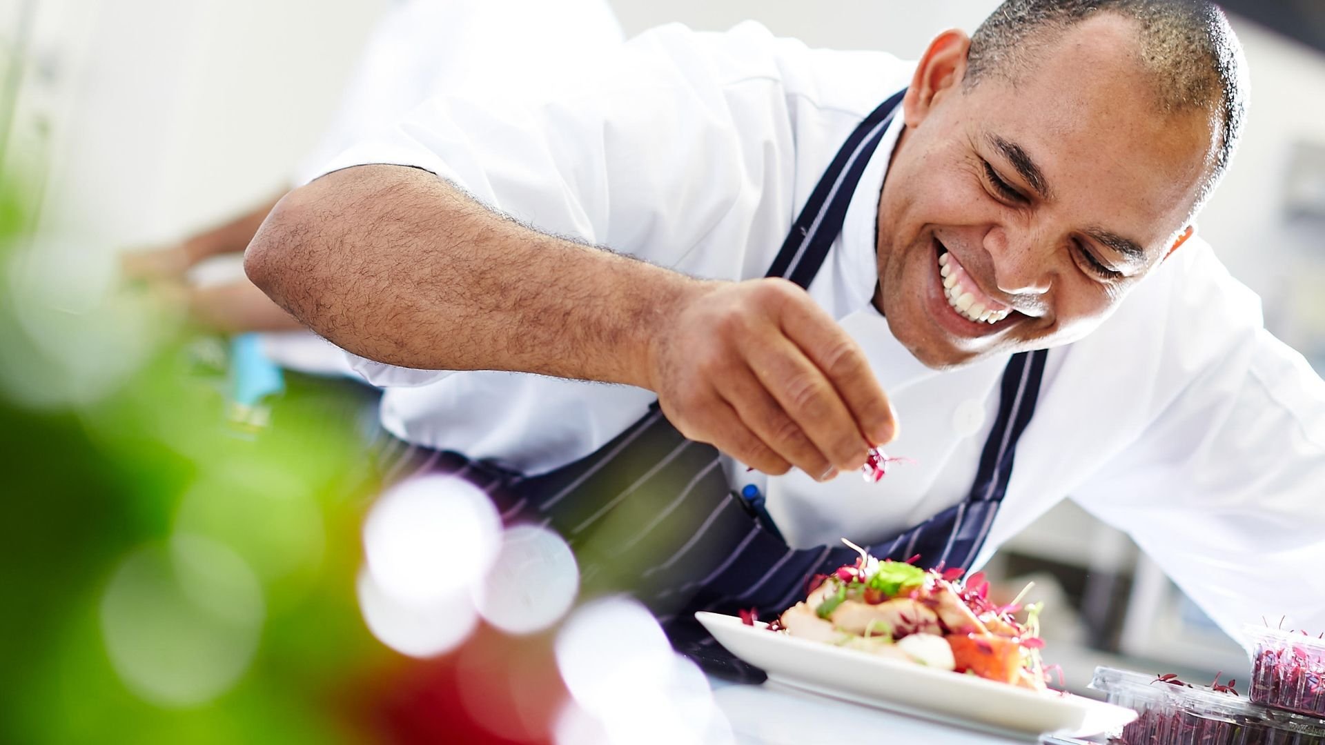 dia-internacional-del-chef:-mas-que-cocinar-exquisitos-platos