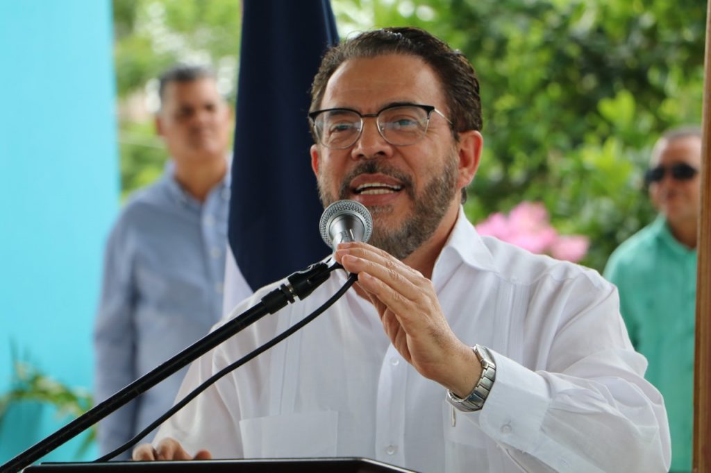 guillermo-moreno-saluda-retiro-del-proyecto-de-reforma-fiscal-anunciado-por-luis-abinader