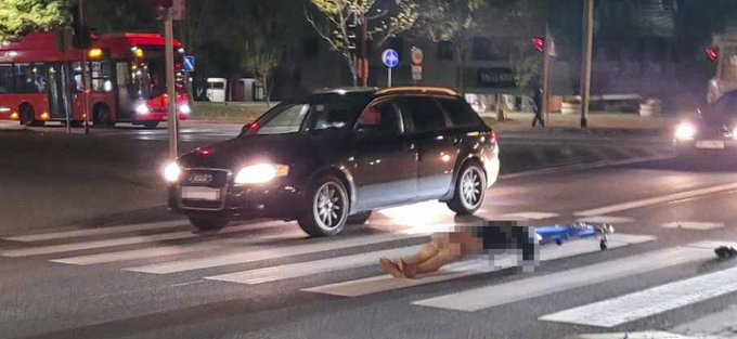 cae-en-plena-calle-cuerpo-de-coche-funerario-que-lo-trasladaba