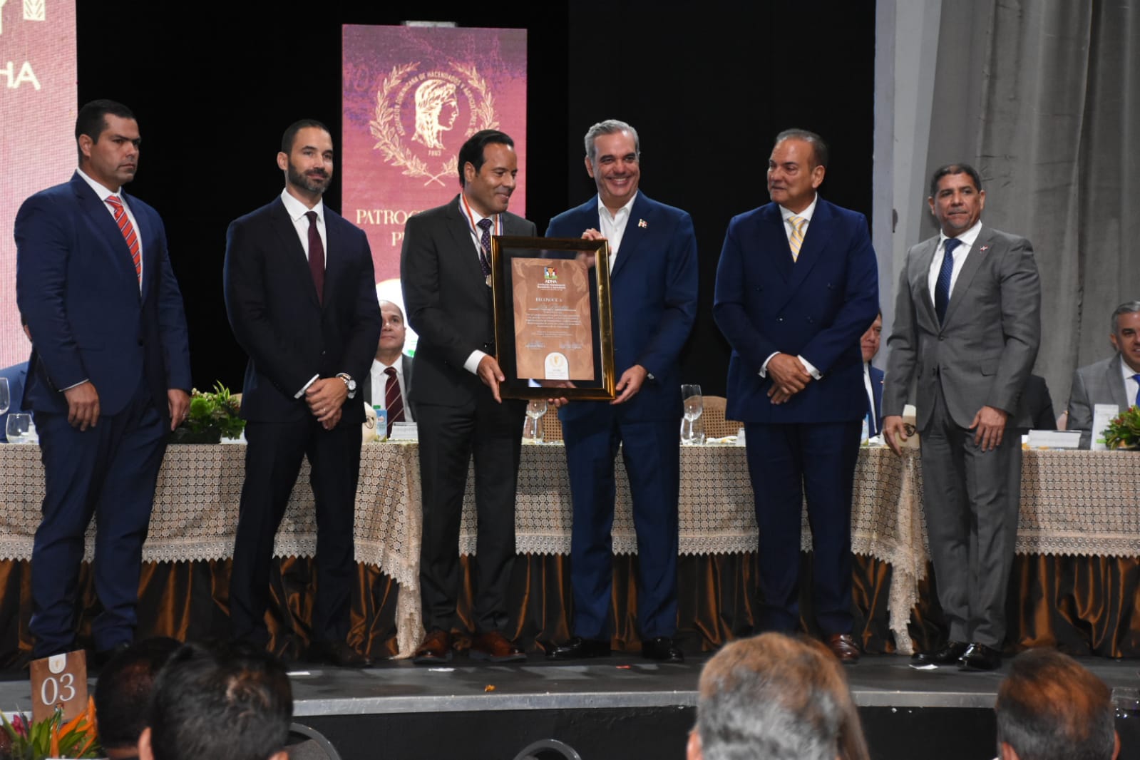 luis-brache-es-reconocido-con-la-medalla-de-honor-al-merito-2023