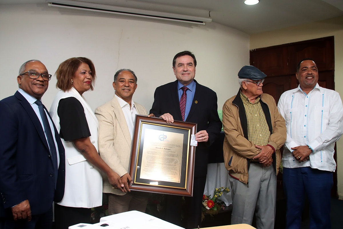 video-cdp-otorga-membresia-honor-armando-rodriguez