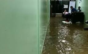 video:-se-inunda-la-emergencia-del-hospital-cabral-y-baez-de-santiago