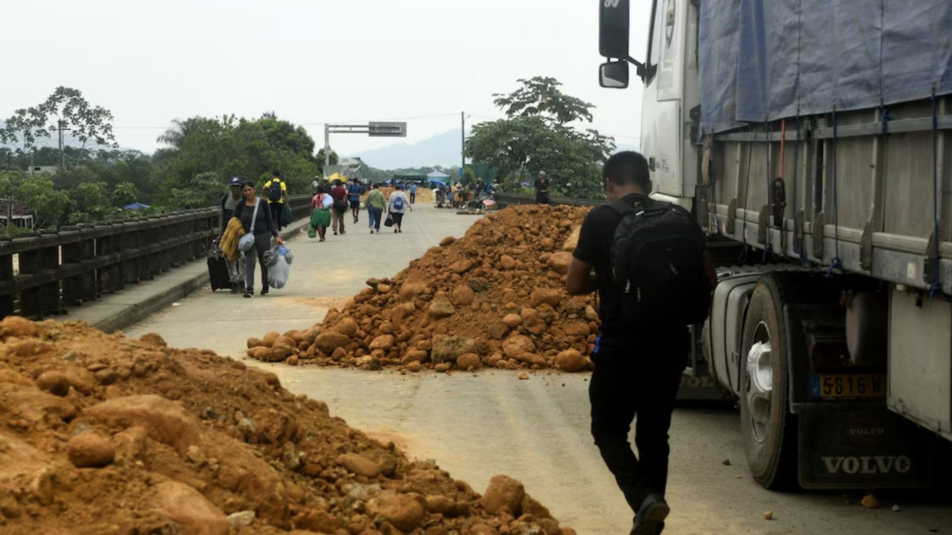 cocaleros-de-bolivia-confirman-estar-armados-y-amenazan-con-atacar-si-levantan-bloqueos