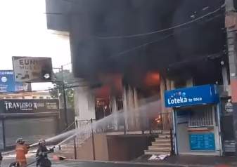 reportan-fuerte-incendio-en-tienda-ubicada-en-av.-isabel-aguiar
