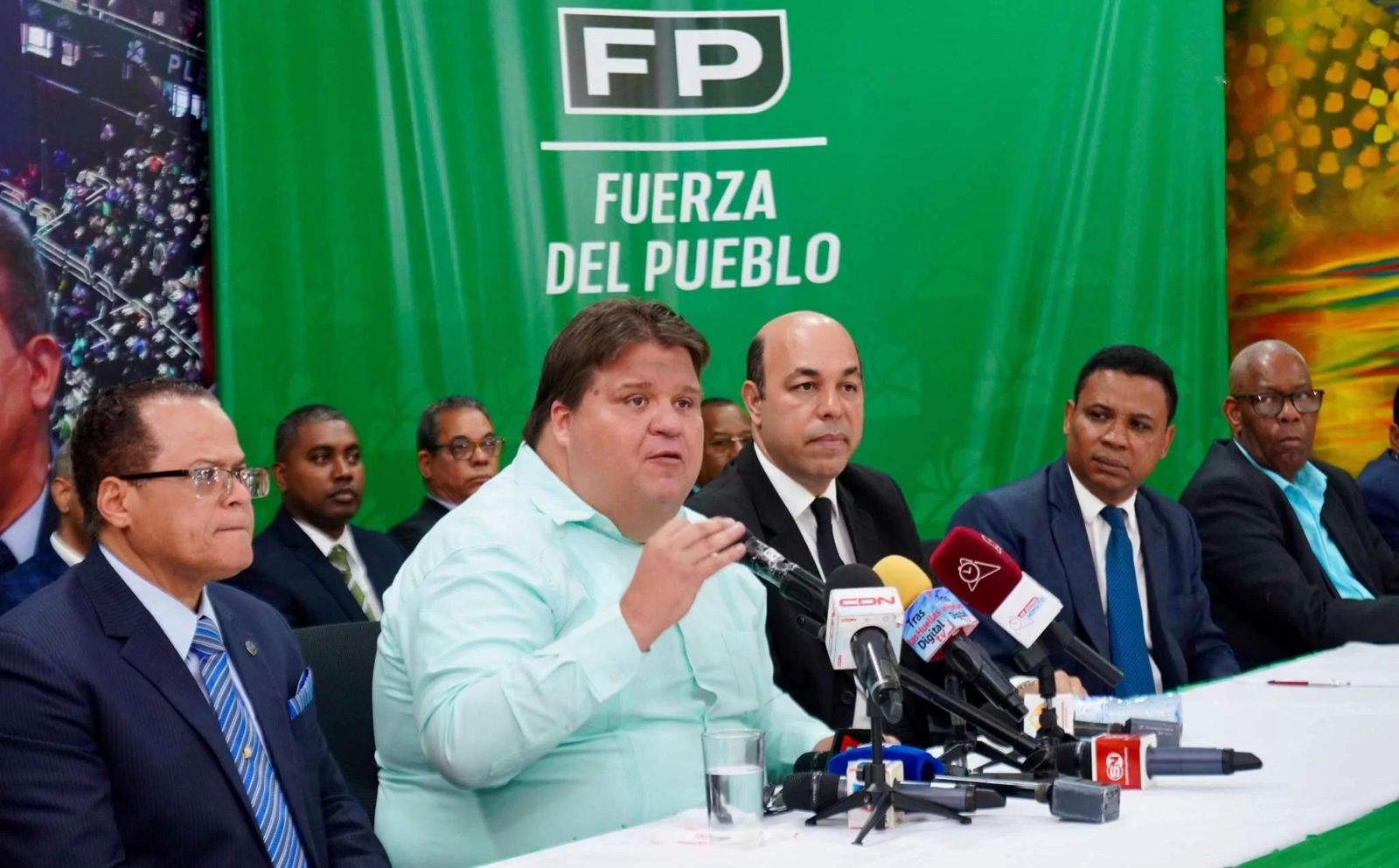 carlos-pimentel-ahora-podra-licitar-y-fiscalizar-sus-propias-licitaciones,-advierte-la-fuerza-del-pueblo