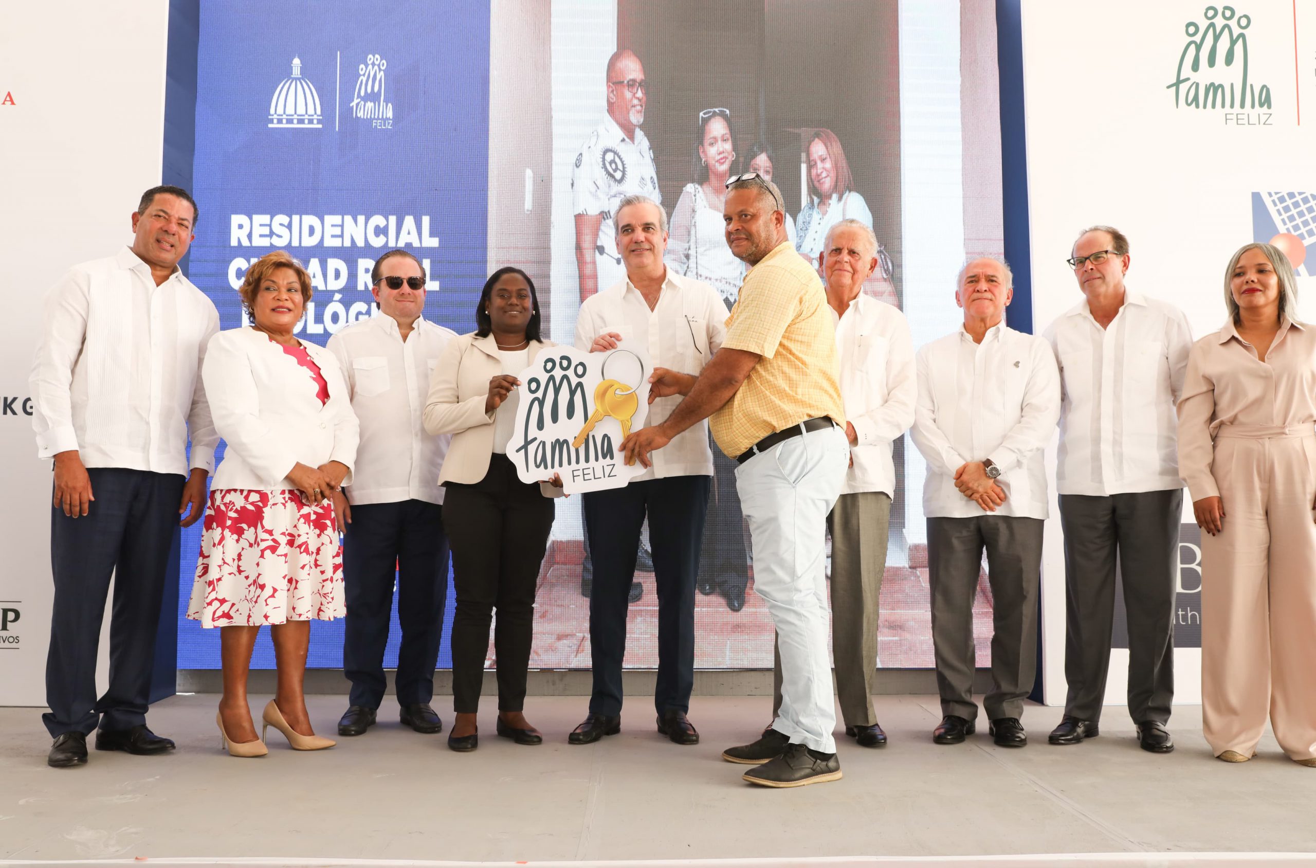 presidente-abinader-entrega-700-apartamentos-y-nuevas-instalaciones-en-sde