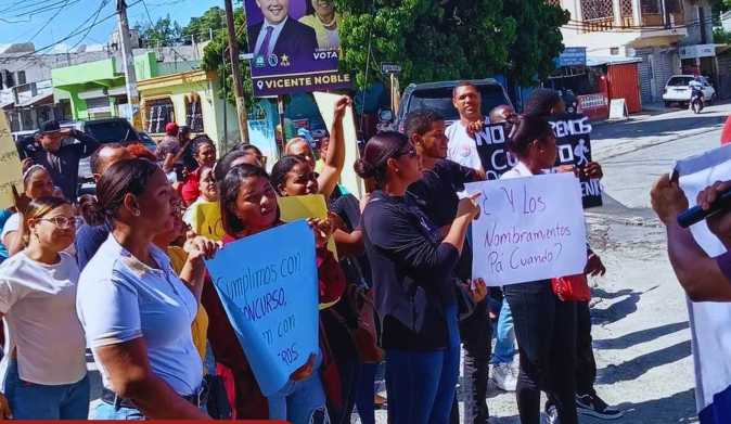 docentes-reclaman-puestos-tras-haber-ganado-concurso-de-oposicion-del-minerd