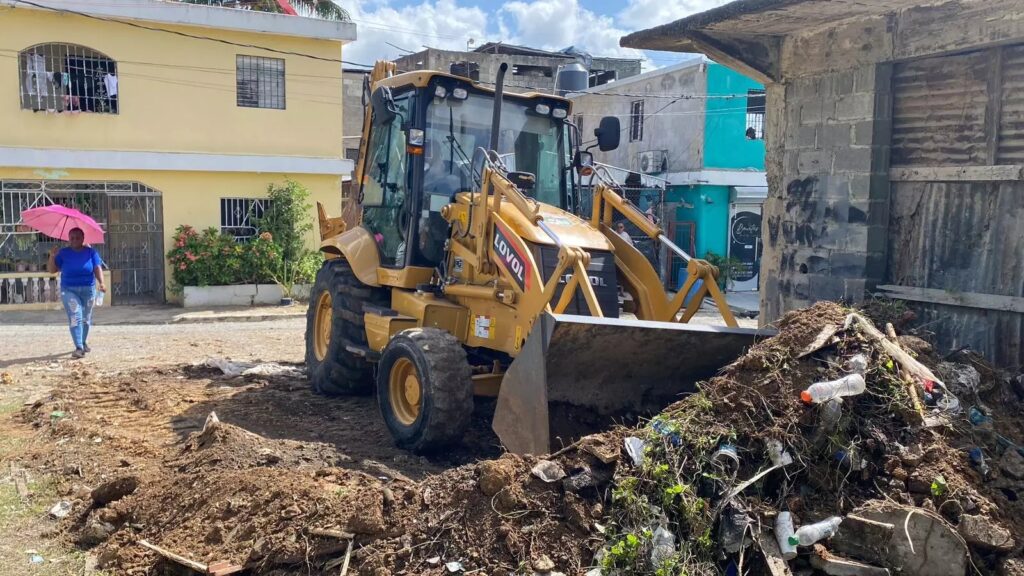 asdn-lleva-hasta-el-sector-el-majagual-de-sabana-perdida-la-jornada-«limpiemos-el-barrio»