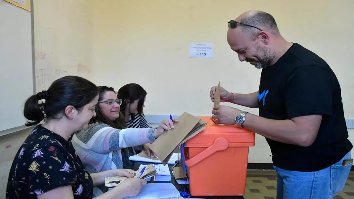 cierran-los-centros-de-votacion-en-uruguay