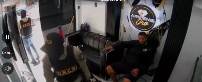hombres-uniformados-de-agentes-de-la-dncd-asaltan-joyeria-en-san-luis