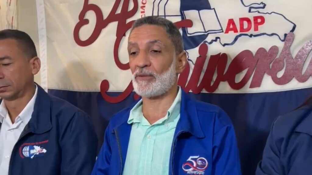 adp-santiago-amenaza-con-paros-de-docencia-escalonados