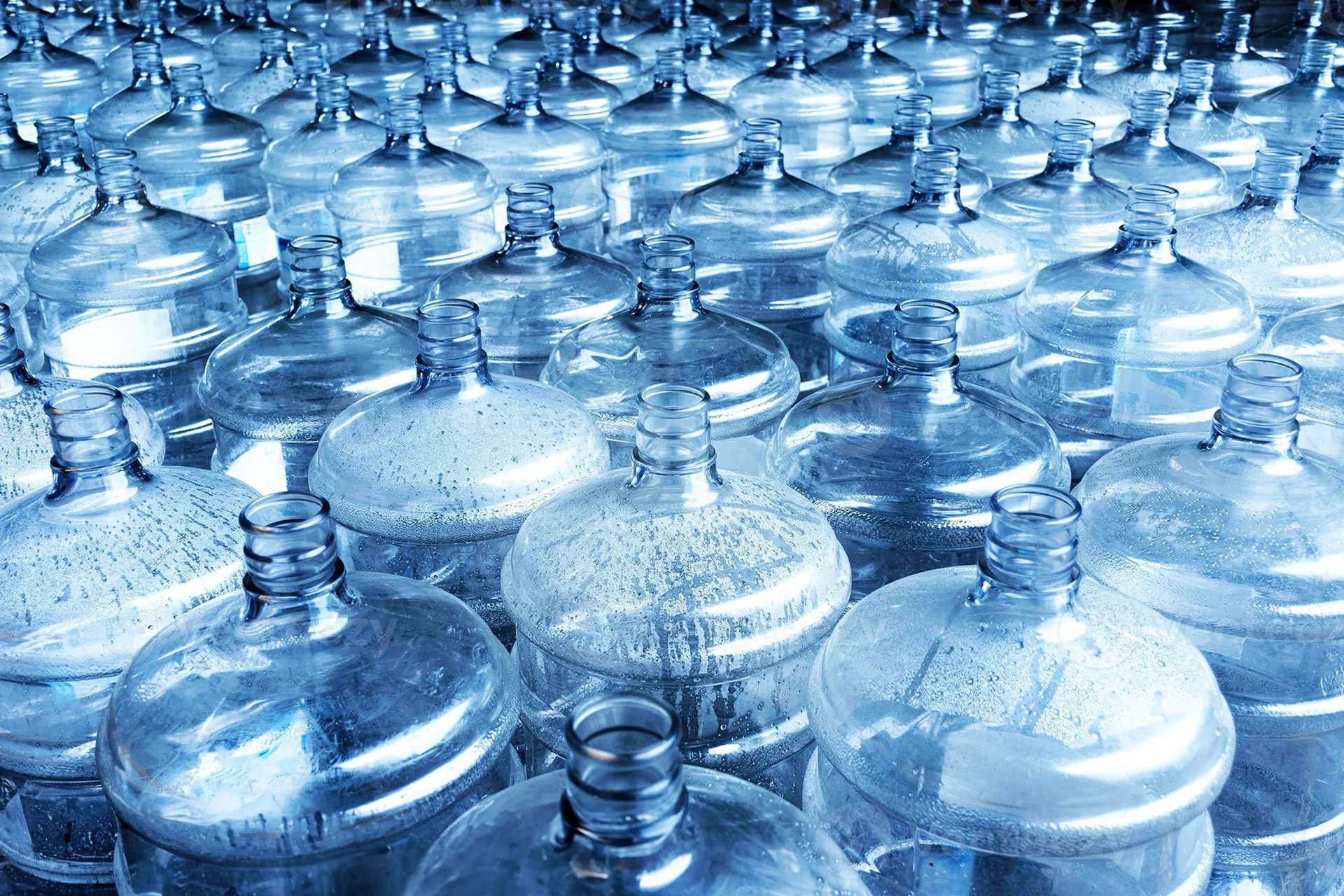 este-miercoles-vence-el-plazo-para-que-negocios-reubiquen-botellones-de-agua